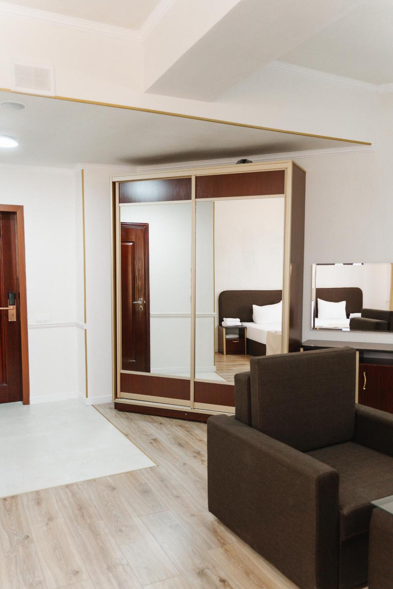 Hotel Bellagio Shymkent Luaran gambar